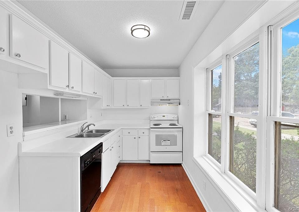 1st image of 401 Hickorywood Cir