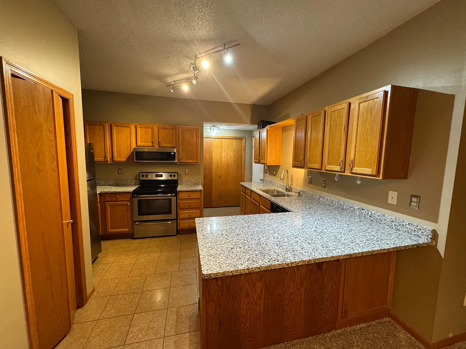 3 bed, 1500 sqft, $2,099 — Photo 1