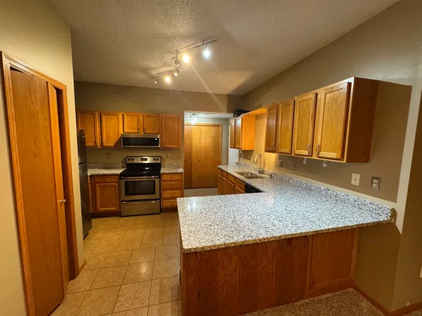 1105 Crystal Ct, Chaska, MN 55318