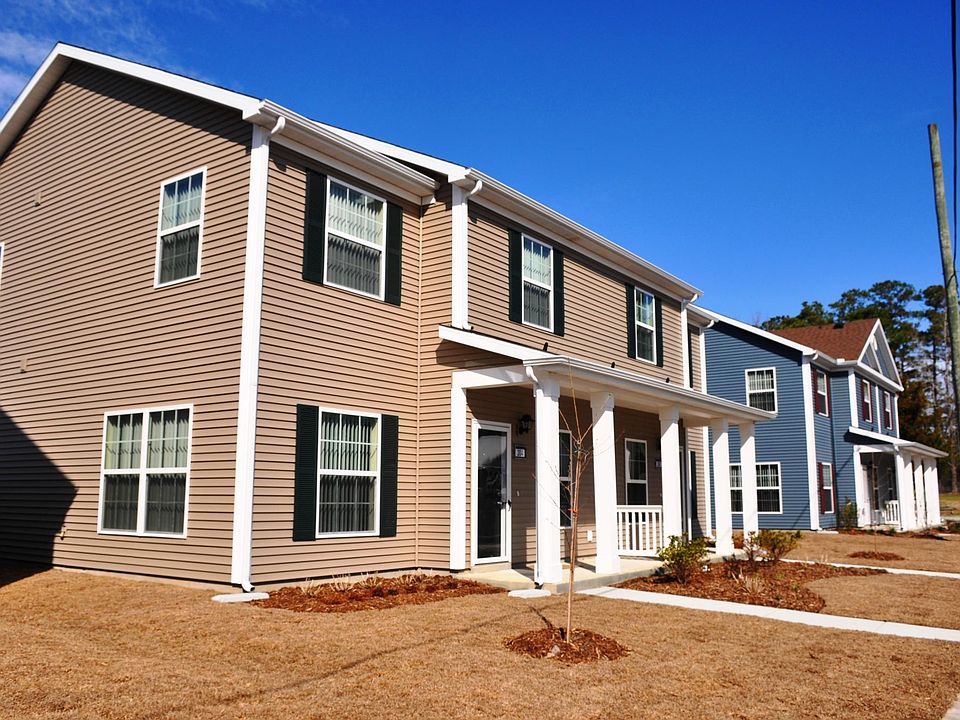 New Nugent Cove offers brand new crisp 3 & 4 BR townhomes. A