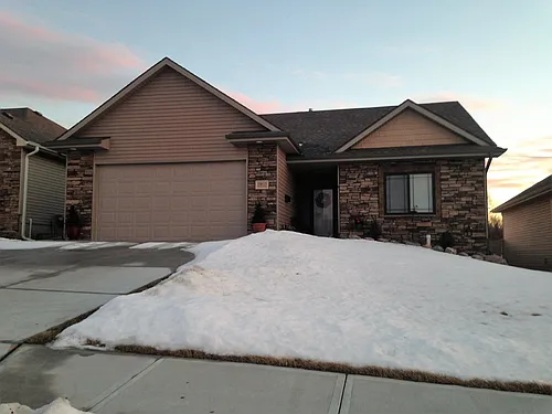 10615 Hillcrest Dr Photo 1