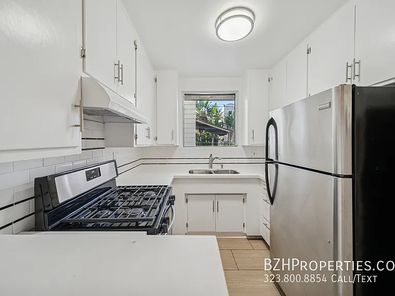1215 N Hayworth Ave #104B — Photo 5