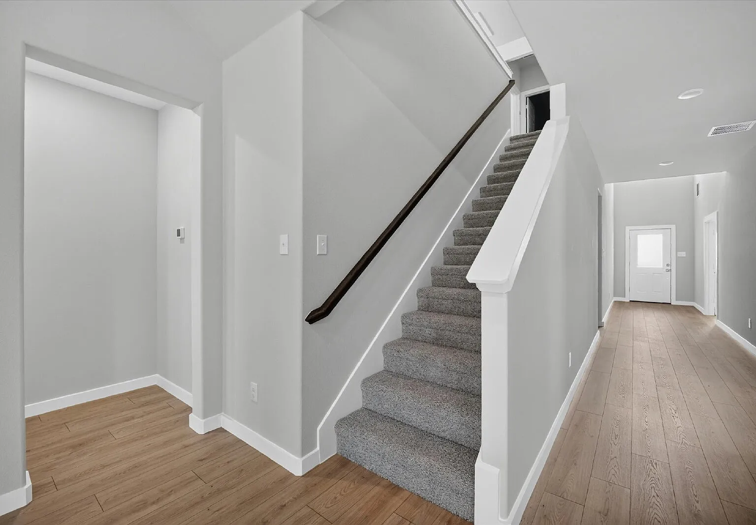 6 bed, 4.0 bath, 3600 sqft, $4,200 — Photo 4