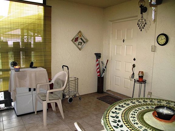 Outside enclosed Patio with ceiling (3)