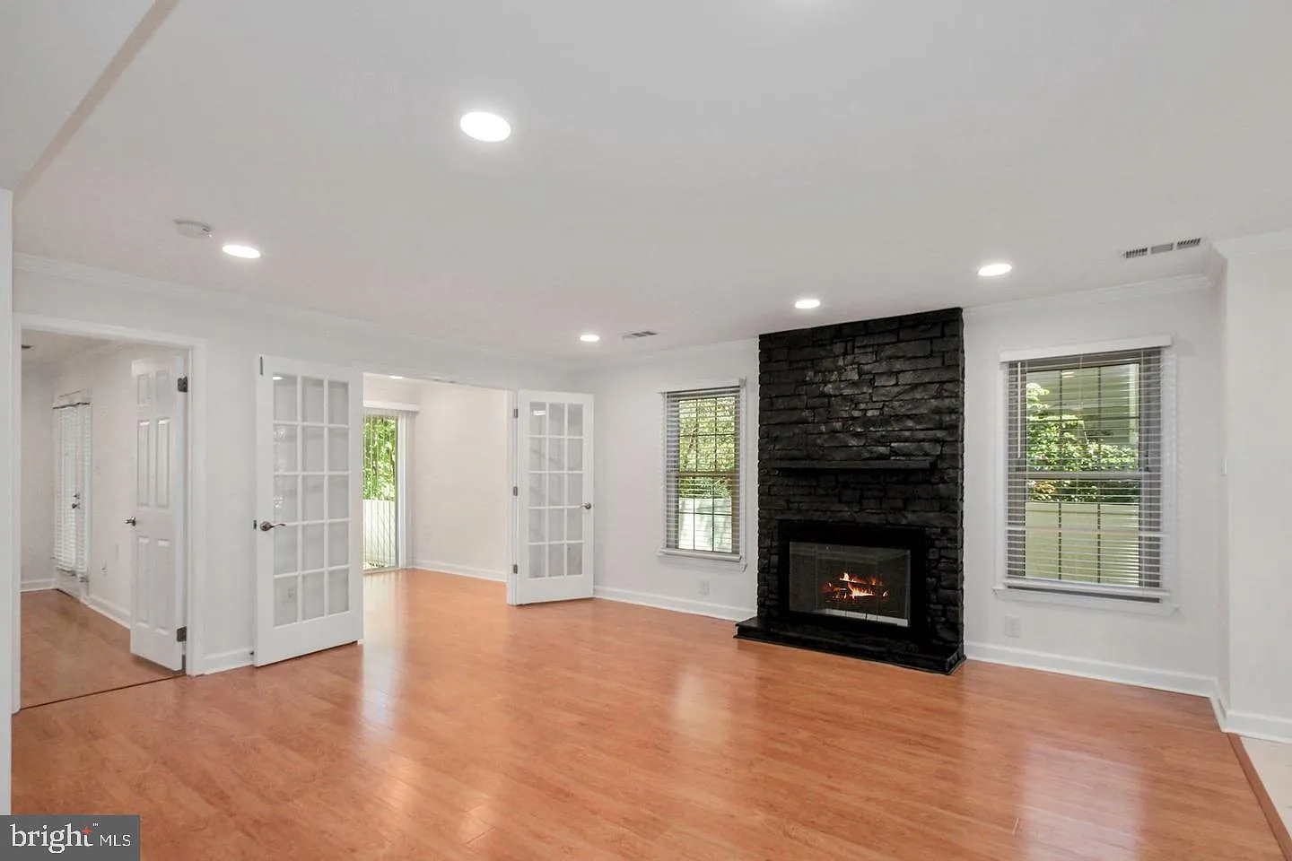 Luxberry Courts — Photo 2