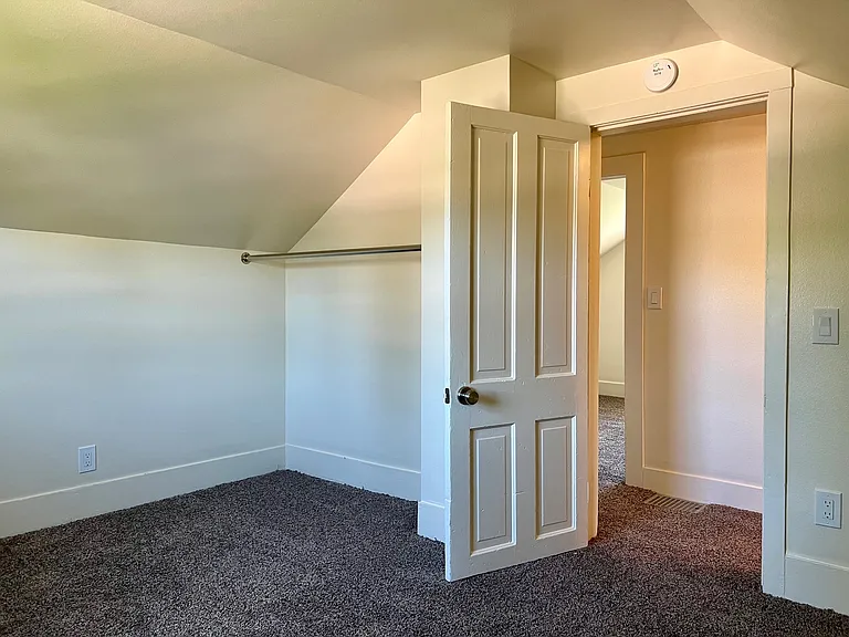 2315 Queen St — Photo 20