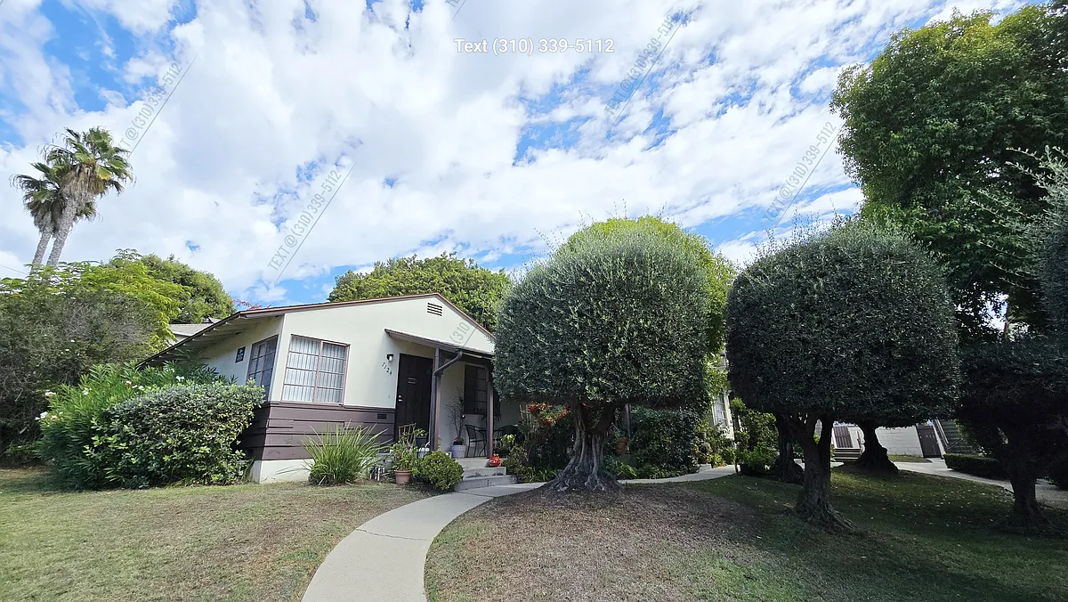 Photo 2 of 23 - 7138 Flight Ave #7126-1/2 - Los Angeles, CA Building Photo - 7138 Flight Ave #7126-1/2