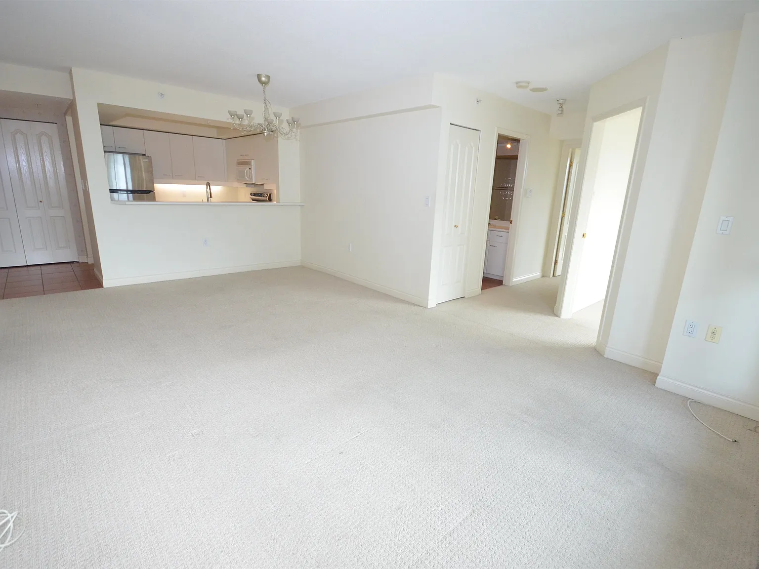 3 bed, 1061 sqft, $2,888 — Photo 3