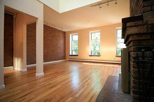 Rented by Space Real Estate | media 1
