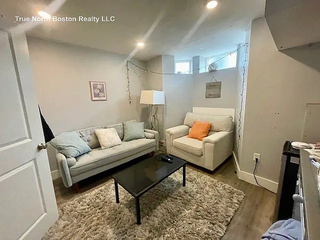 18 Atlantic St #1 — Photo 4