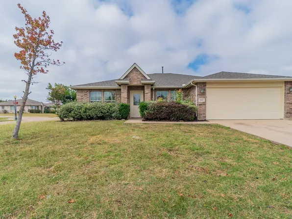 2000 Medina Dr, Forney, TX 75126