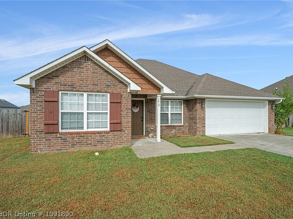 1st image of 1619 Riley Cir