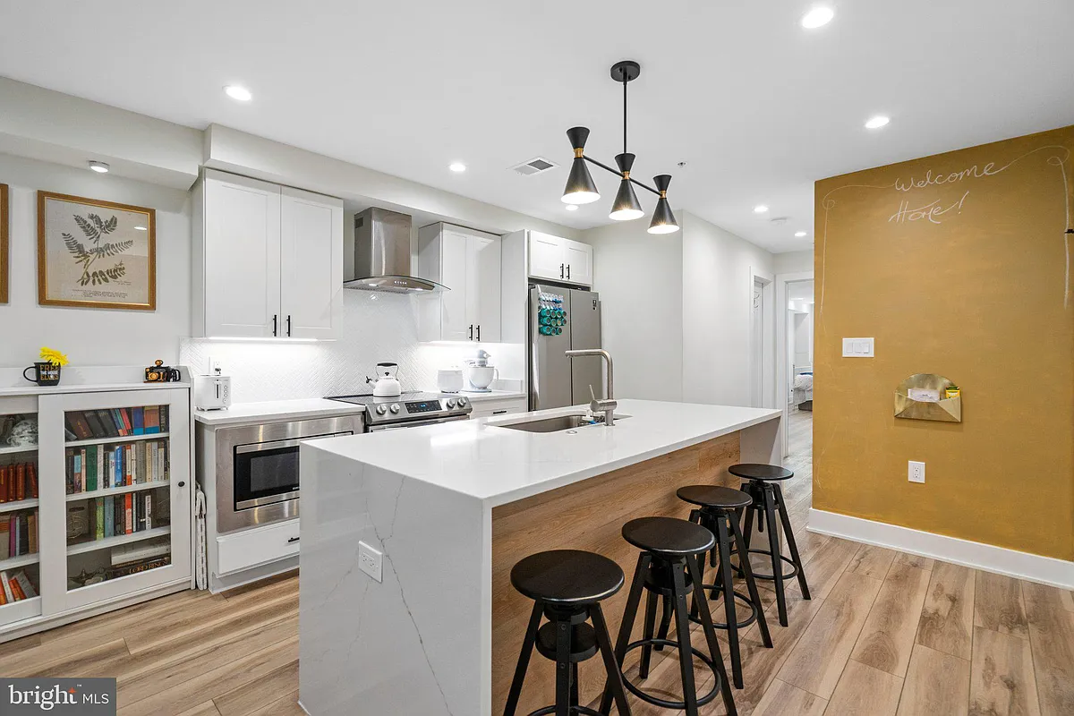 Building Photo - 1110 6th St NW #1