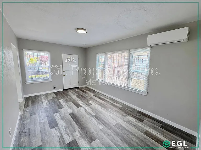 3039 S Bronson Ave — Photo 3
