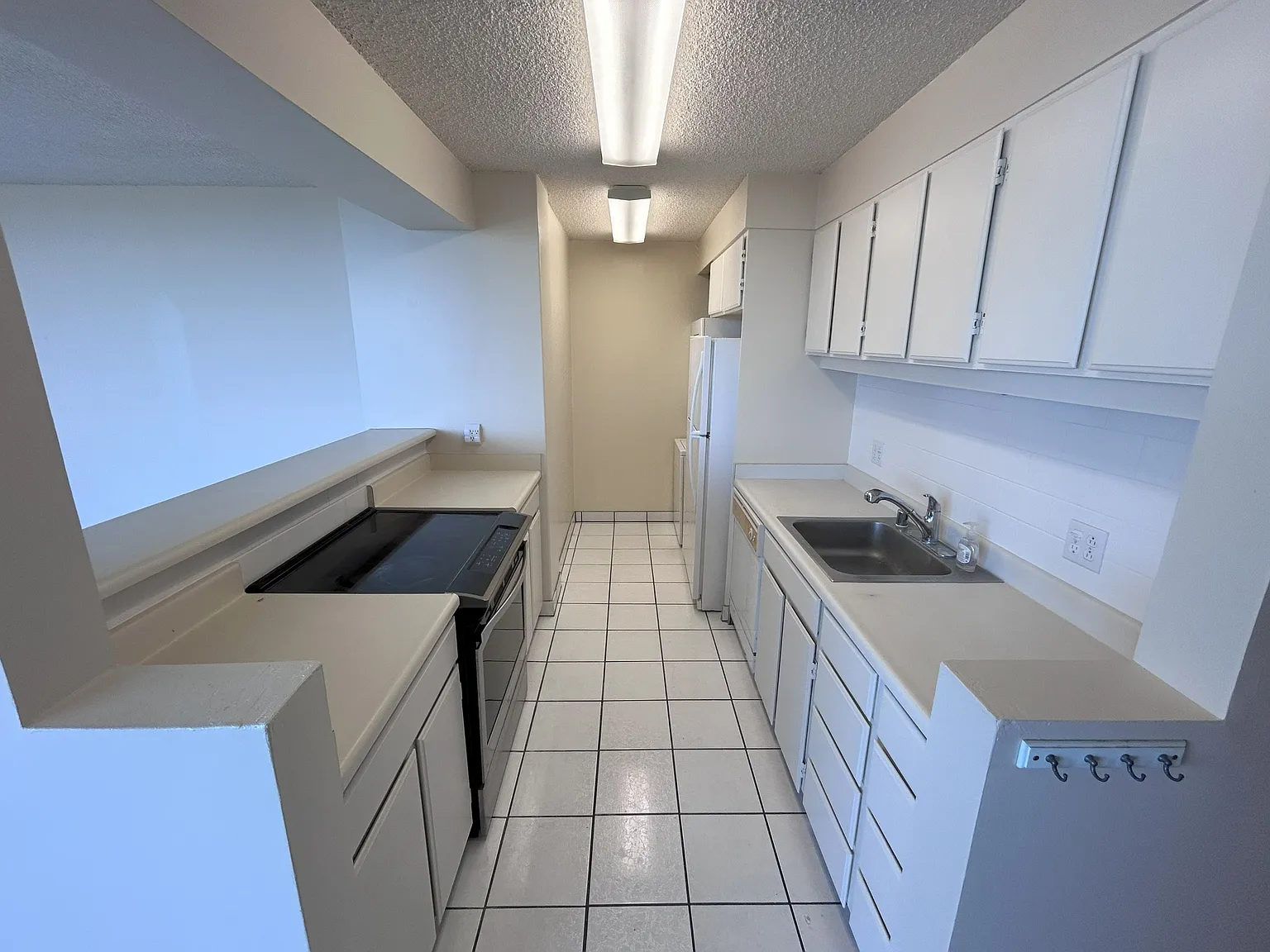2600 Pualani Way Apt. 2604 (DHV 2604) - 1 — Photo 2