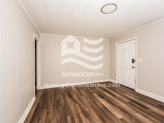 415168_003_living_room_4.jpg