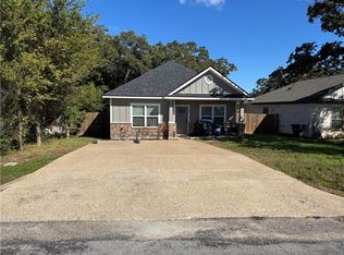 1408 Louis St, Bryan, TX 77803