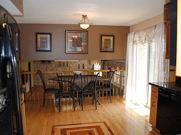 Kitchen eating area