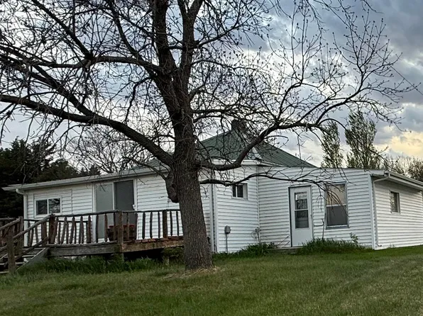 402 I St I, Stapleton, NE 69163