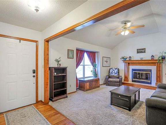 5th image of 1229 NE Applewood St