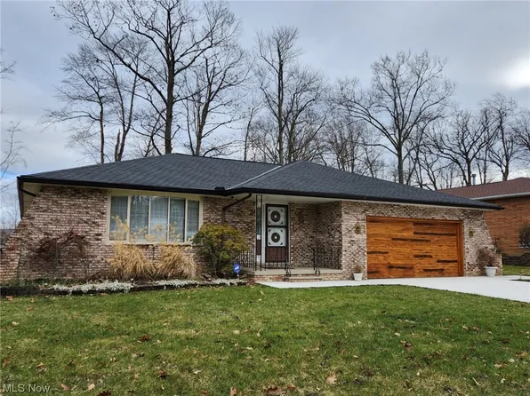 6751 Cheryl Ann Dr, Seven Hills, OH 44131