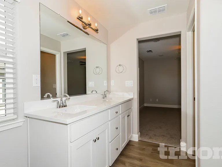1262 Victorian St — Photo 9