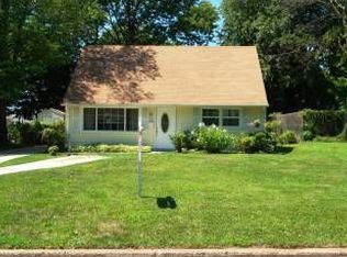 5 Aaron Ave, Ewing, NJ 08618