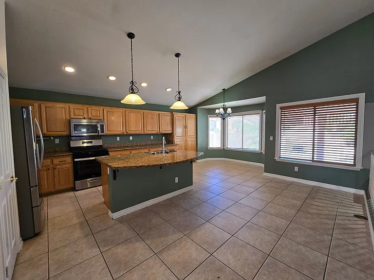 8244 W Gilmore Ave — Photo 9