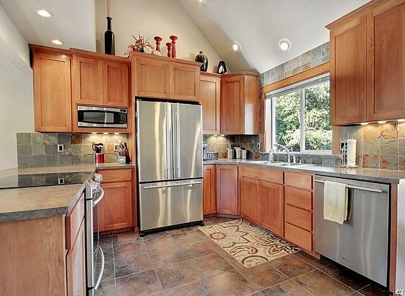 5th image of 6802 208th St E