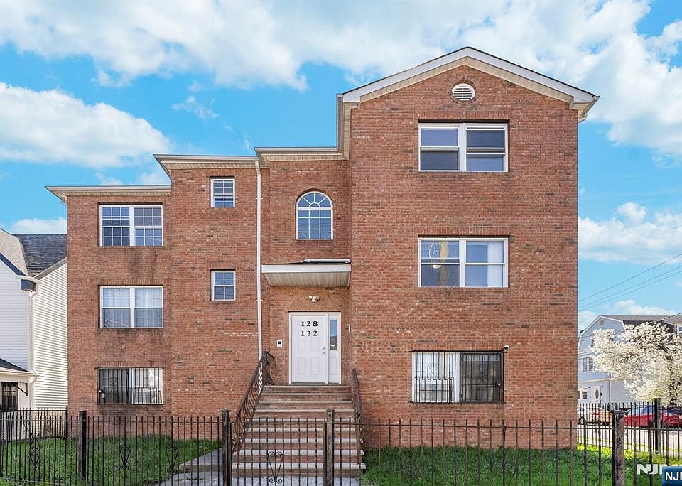 1st image of 128-132 Leslie St