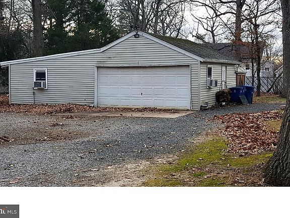 3rd image of 118 Spruce Ln