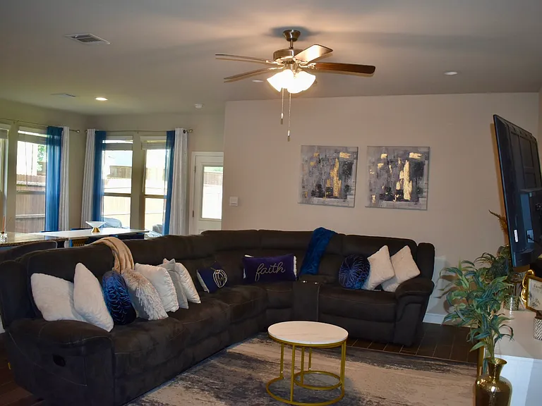 328 Dunmore Dr — Photo 3