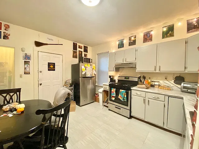 168 Hillside St — Photo 2