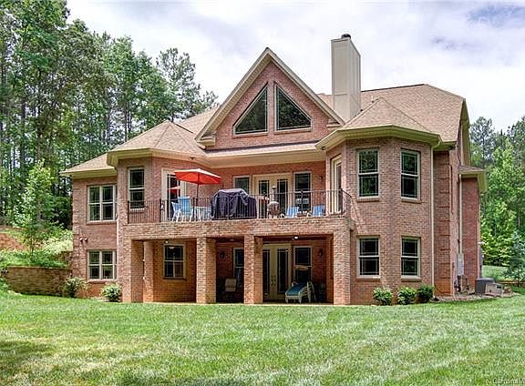 2nd image of 128 Wolf Hill Dr