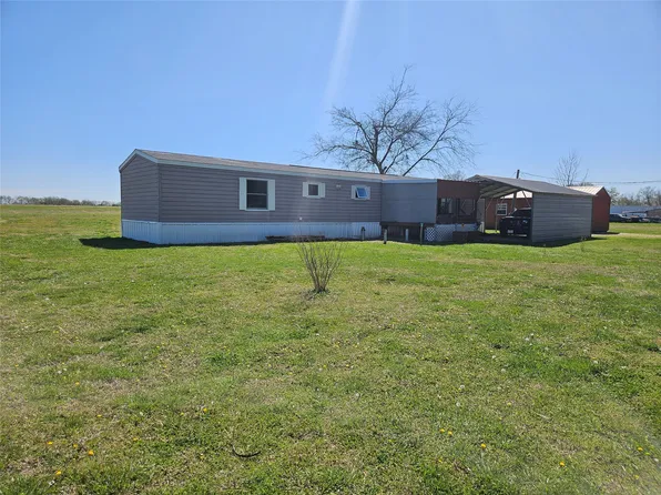 251 Bell St, Deport, TX 75435