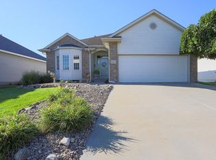 121 Traders Pointe Cir, Council Bluffs, IA 51501