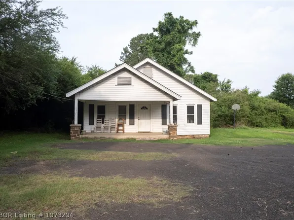 1308 N River Rd, Lavaca, AR 72941