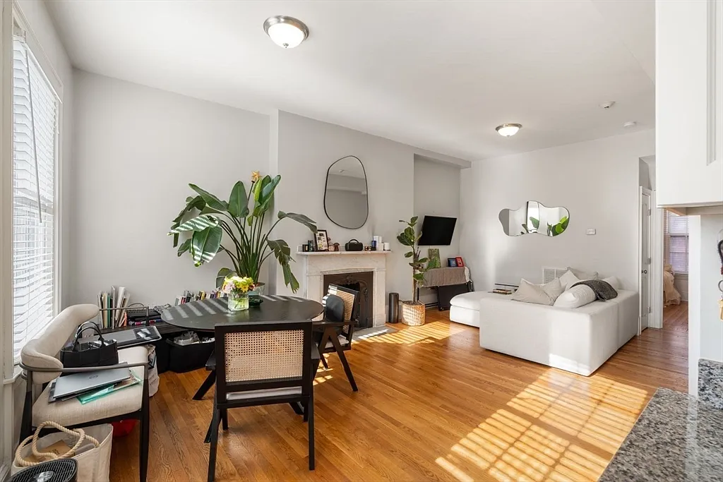 2 bed, 1.0 bath, 892 sqft, $4,500 — Photo 1