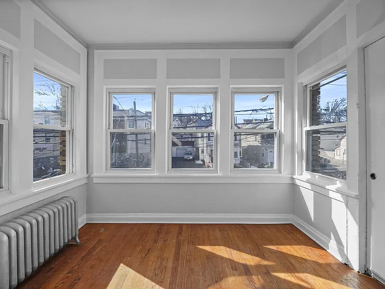 Walk In Closet / Bonus Space