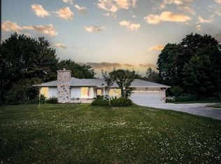 W277N1668 Lakeview Dr, Pewaukee, WI 53072