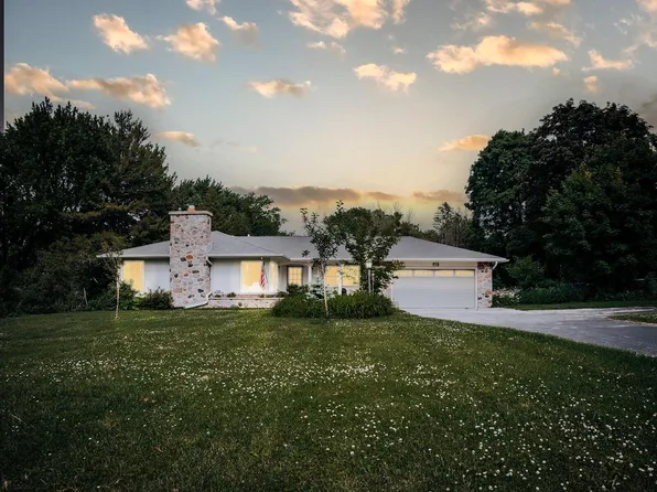 W277N1668 Lakeview DRIVE, Pewaukee, WI 53072