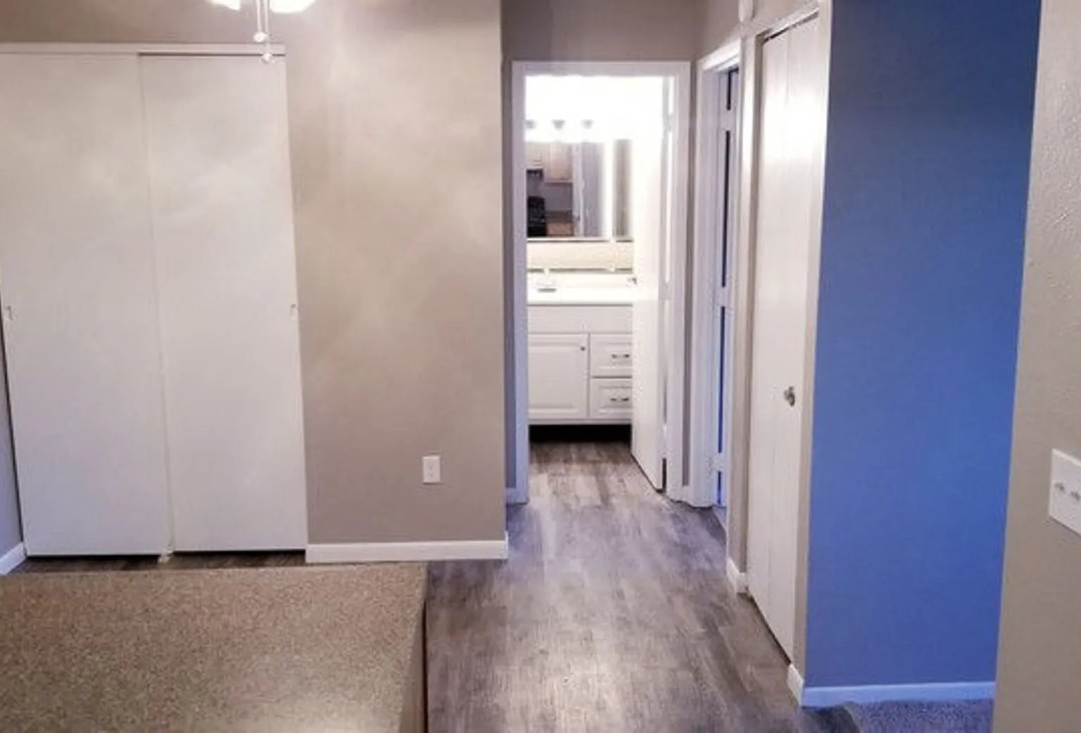 Riviera Apartments — Photo 4