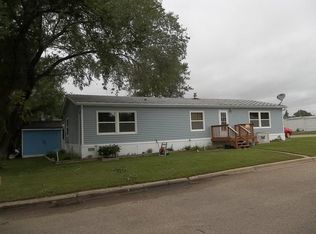 1001 27th St W, Williston, ND 58801