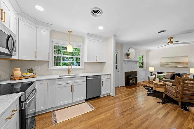 3 bed, 1378 sqft, $1,800 — Photo 4