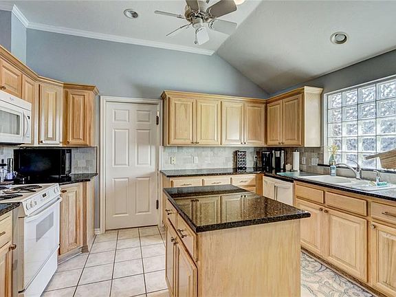 3rd image of 11601 Haven Pl