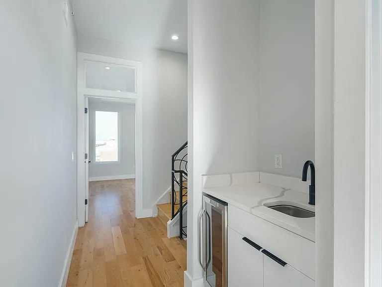 2454 Dickinson St — Photo 35