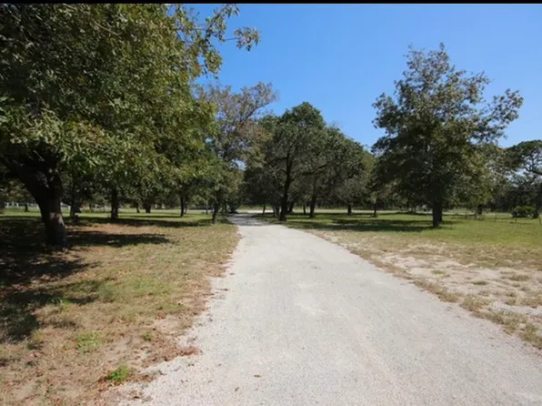 1047 Wild Flower, Floresville, TX 78114