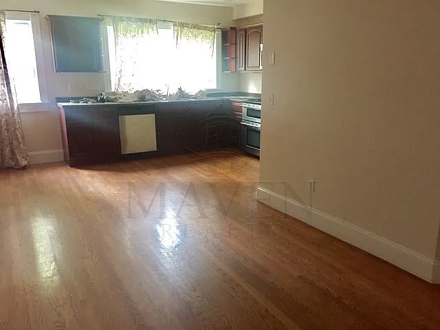 5 bed, 1650 sqft, $6,100 — Photo 3