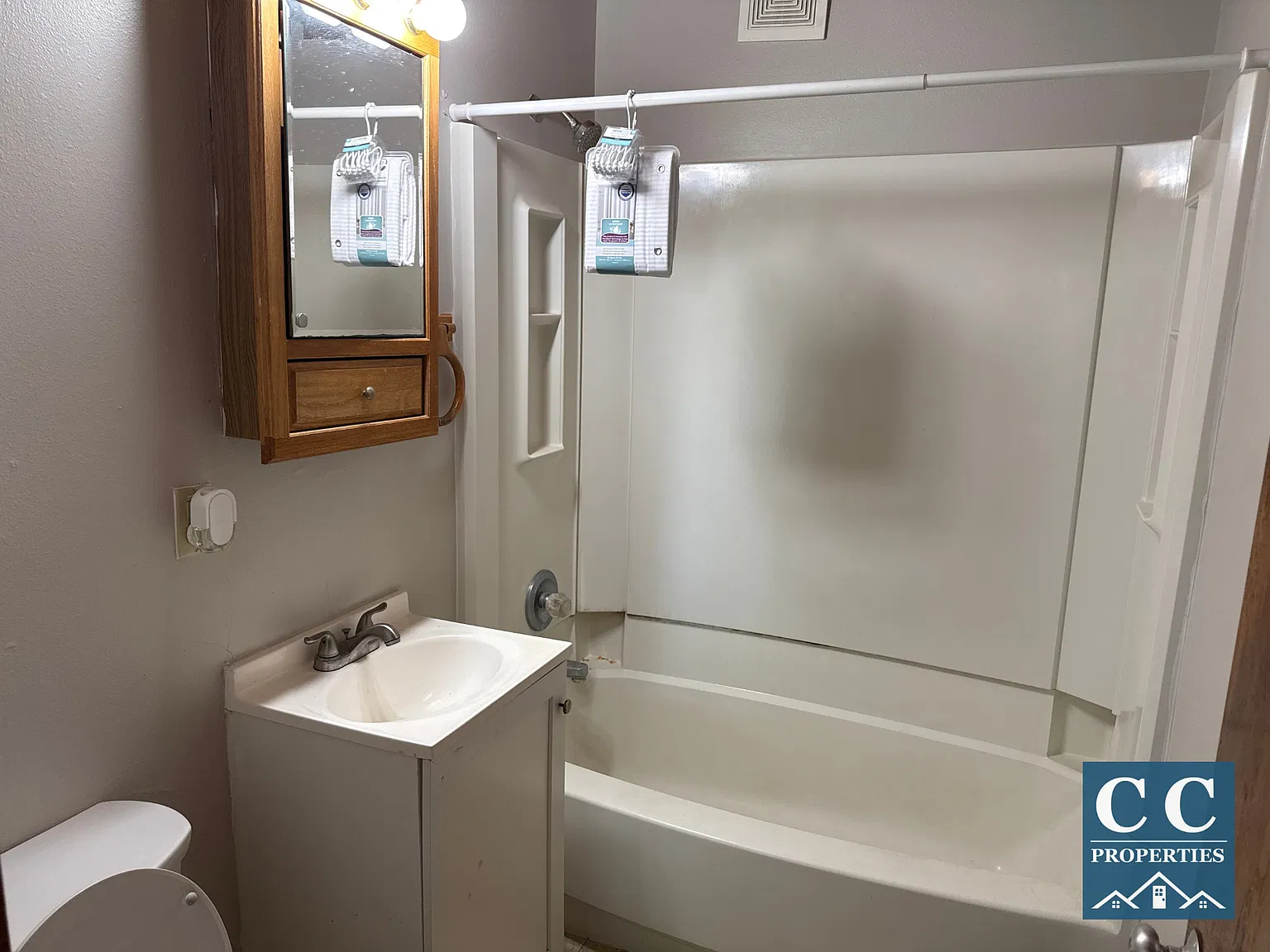 2 bed, 972 sqft, $820 — Photo 2