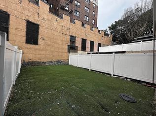 140-71 Burden Cres, Jamaica, NY 11435
